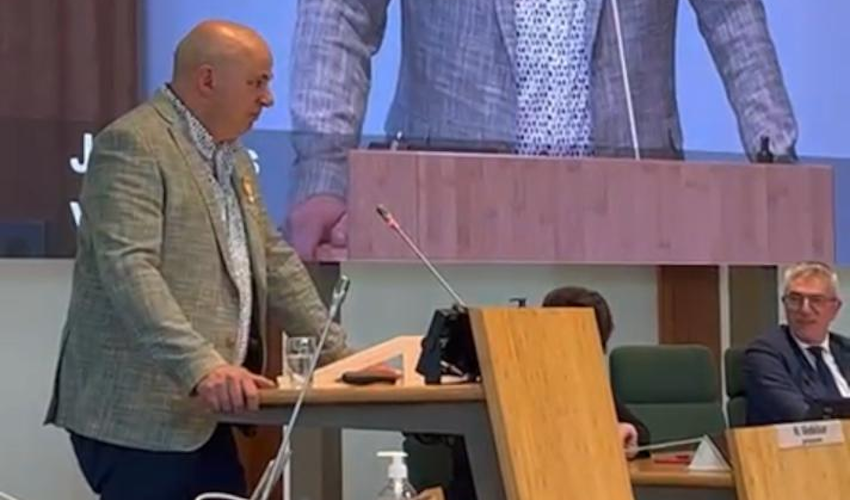 Johan Moes ontvangt koninklijke onderscheiding. 